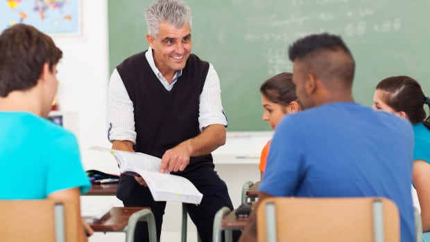 Pros and cons of online TEFL courses