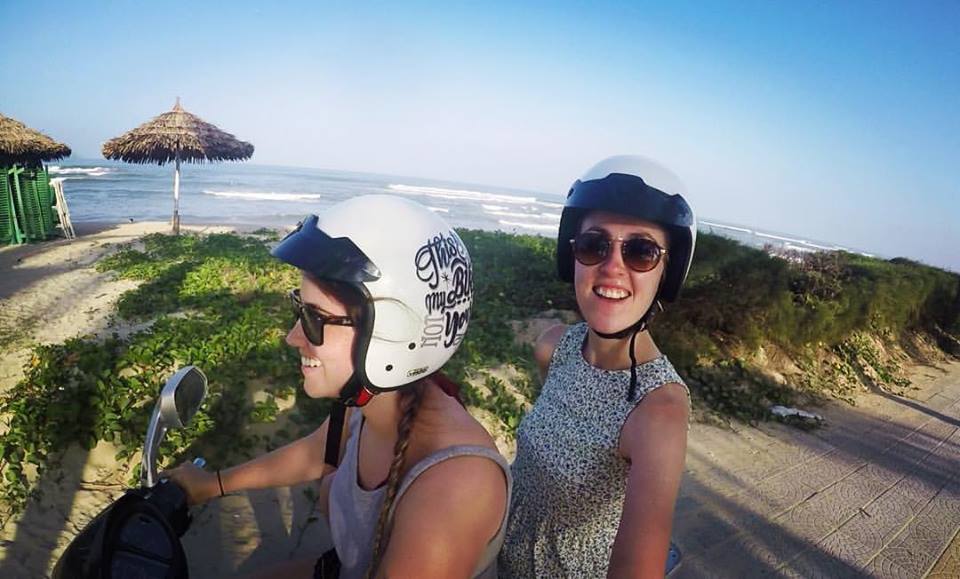 Can friends or partners teach English abroad together